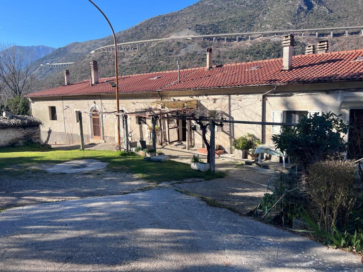 Il Rustico Uno A Bugnara Nella Valle Del Sagittario Sulmona Exterior photo