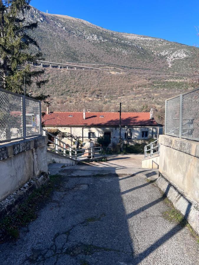 Il Rustico Uno A Bugnara Nella Valle Del Sagittario Sulmona Exterior photo